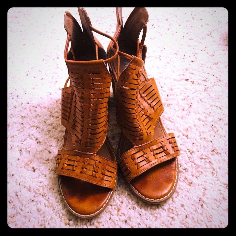 Heeled sandal